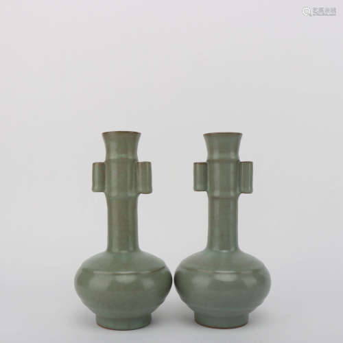 A Pair of Guan Kiln Porcelain Double-eared Vases