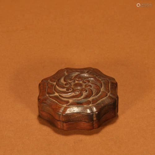 A Fragrant Rosewood Carved Flower-shaped Box