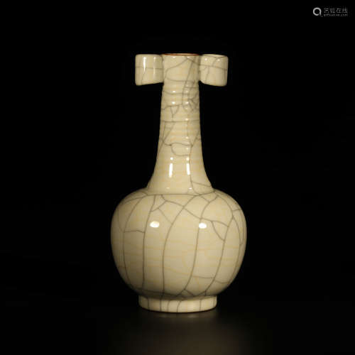 An Imitation Official Kiln Porcelain Guan Er Vase