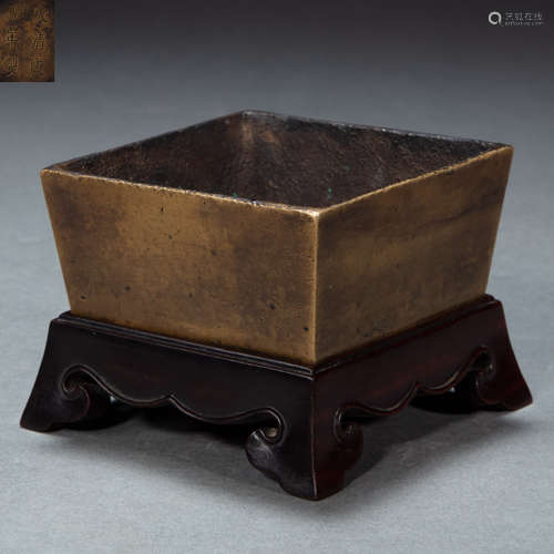 AN  CHINESE COPPER INCENSE BURNER