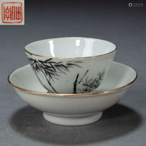 A SET OF  CHINESE PORCELAIN CUP HERS