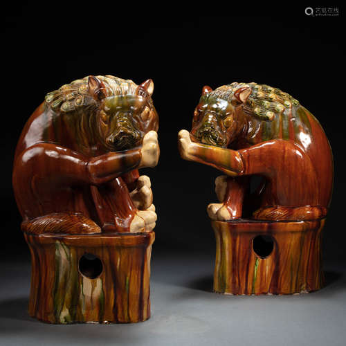 A PAIR OF  CHINESE TANG THREE-COLOR LIONS