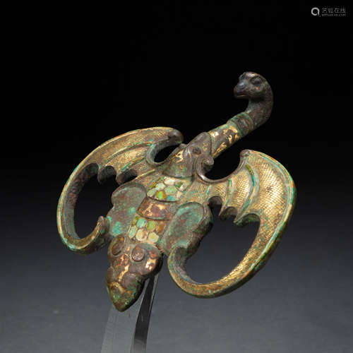 CHINESE BRONZE WITH GOLD AND SILVER HOOK