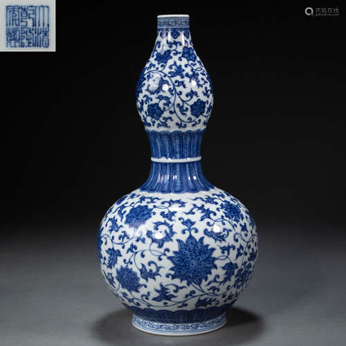 CHINESE BLUE AND WHITE PORCELAIN GOURD BOTTLE