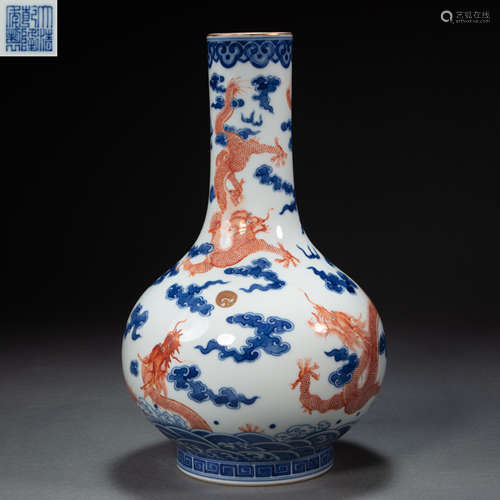 CHINESE FAMILLE ROSE PORCELAIN VASE