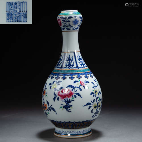 CHINESE BLUE AND WHITE PORCELAIN GARLIC SHAPED HEAD BOTTLE