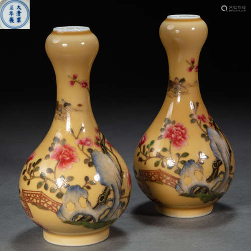 A PAIR OF  CHINESE PORCELAIN FAMILLE ROSE GARLIC BOTTLES