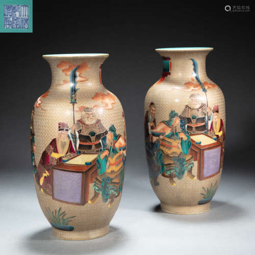 A PAIR OF  CHINESE PORCELAIN WUCAI VASES