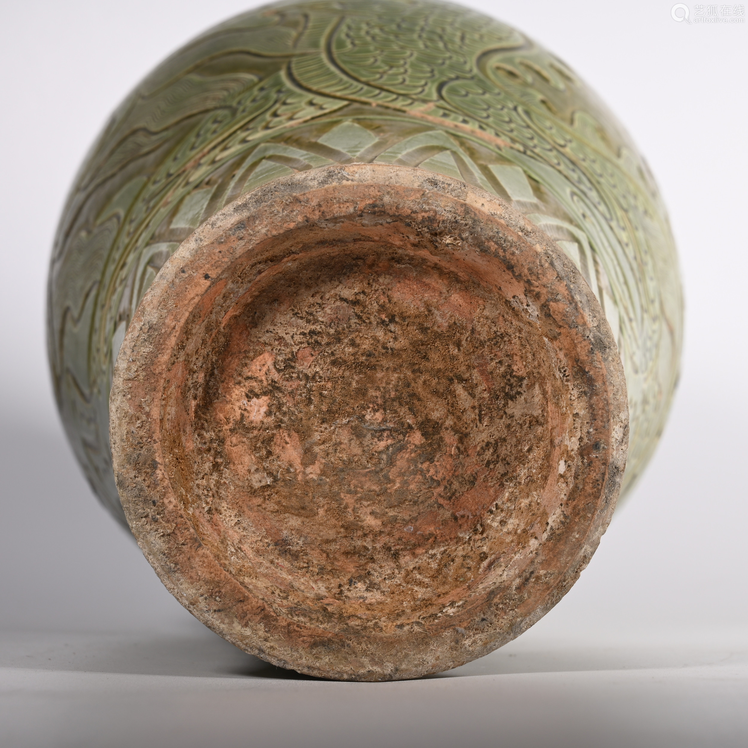 唐代绿釉刻花梅瓶