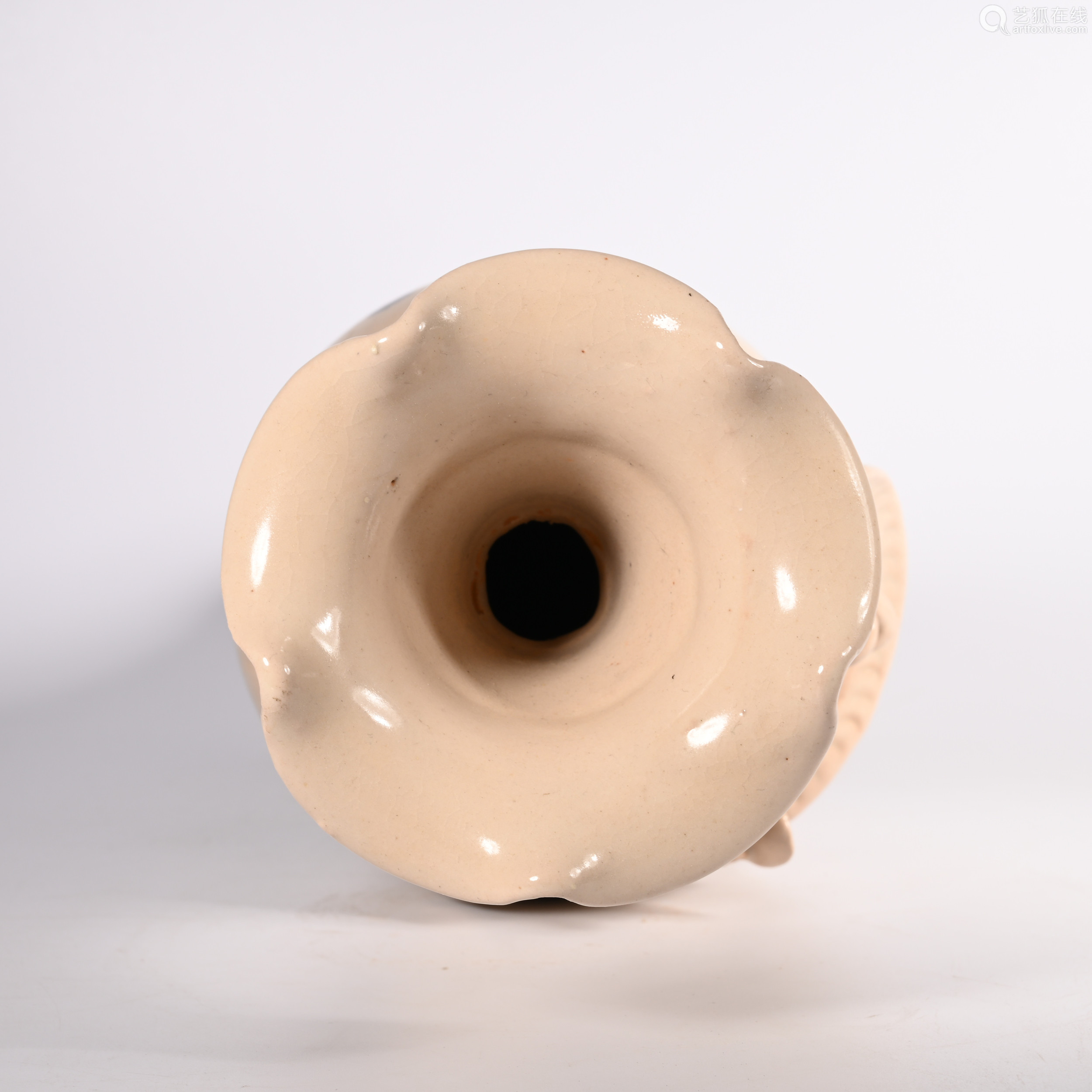 唐代白釉点彩梅瓶