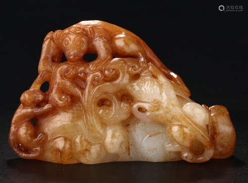 HETIAN JADE BEAST SHAPE PENDANT