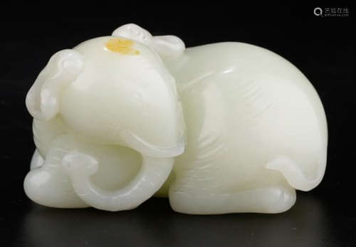 HETIAN JADE ELEPHANT SHAPE PENDANT