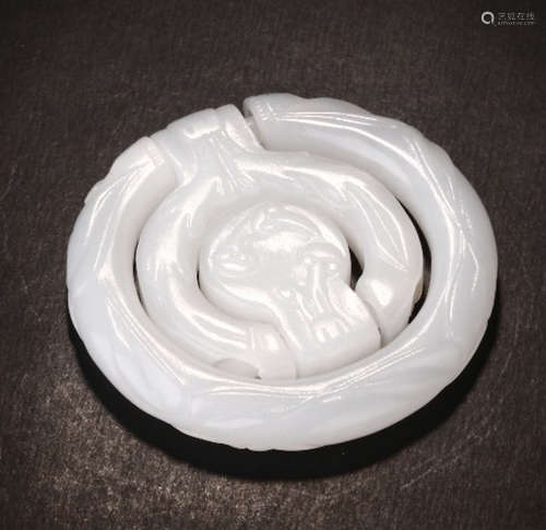 HETIAN JADE CLOUD PATTERN PENDANT