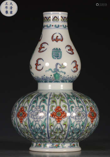 YONGZHENG MARK DOUCAI GLAZE BAT PATTERN VASE