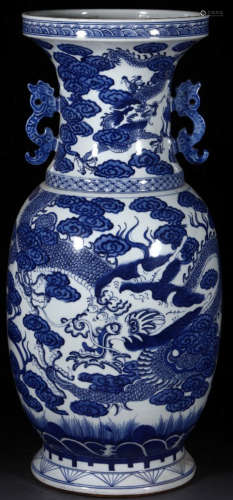 DAQINGQIANLONGNIANZHI MARK BLUE&WHITE GLAZE VASE