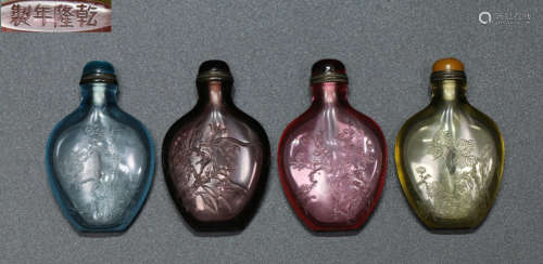 SET OF GLASS SNUFF BOTTLE CARVED WITH FLOWER