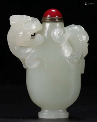 HETIAN JADE SNUFF BOTTLE CARVED WITH BEAST