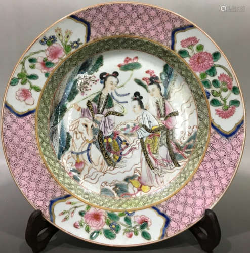 FAMILLE ROSE GLAZE PLATE WITH FIGURE PATTERN
