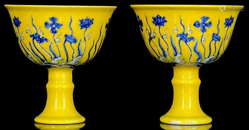 DAMINGCHENGHUANIANZHI MARK BLUE&WHITE GLAZE CUP PAIR