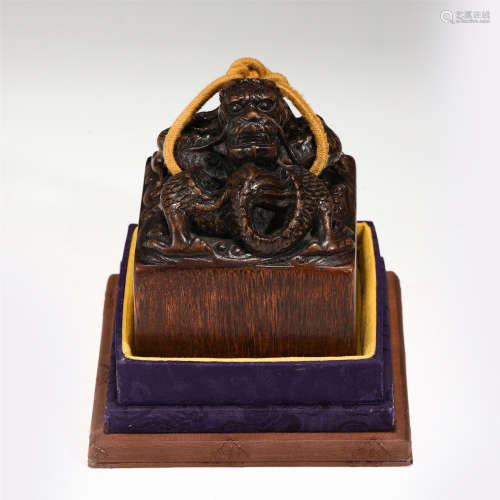 CHINESE CARVED DRAGON SHAPE HANDLE AGARWOOD SEAL