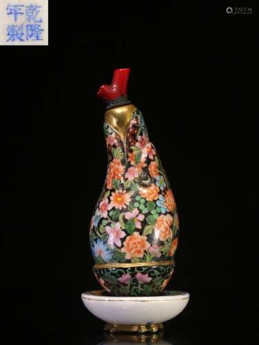 FAMILLE ROSE 'FLOWERS AND VINES' SNUFF BOTTLE