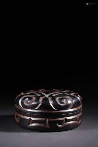 WOOD LACQUER AND CARVED 'RUYI' ROUND BOX WITH COVER