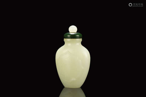 JADE CARVED SNUFF BOTTLE