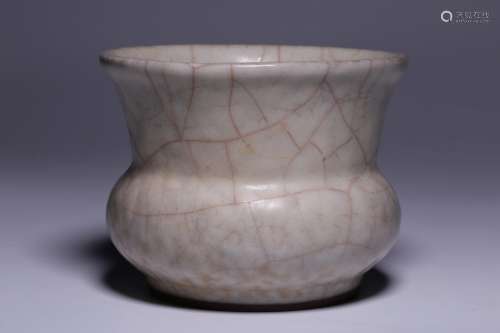 GUAN WARE CREAM GLAZED AND CRACKLE PATTERN SPITTOON