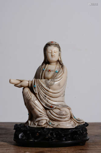 SHOUSHAN SOAPSTONE CARVED GEM INSET 'GUANYIN' SEATED FIGURE