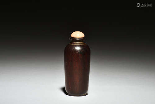 HORN CARVED SNUFF BOTTLE