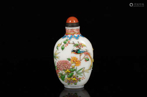 WHITE GLASS AND PAINTED SNUFF BOTTLE