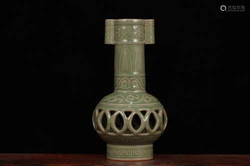 LONGQUAN KILN ENGRAVING VASE