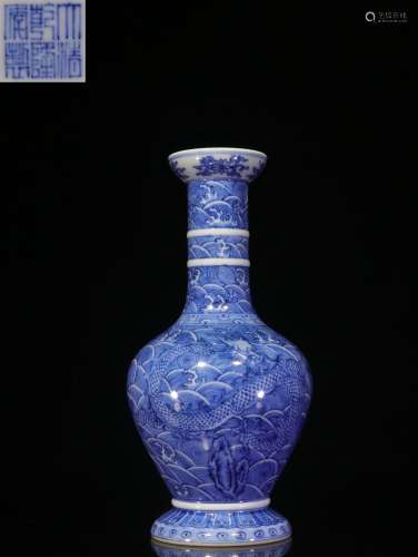 BLUE AND WHITE 'DRAGON' VASE