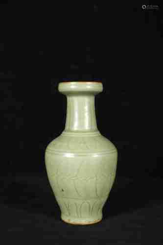 A CHINESE LONGQUAN KILN VASE WITH DISH-SHAPED MOUTH, SONG DYNASTY