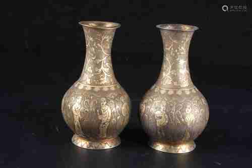 A PAIR OF CHINESE GILT SILVER VASES