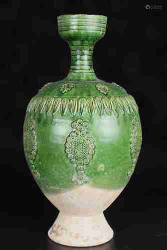 A CHINESE GREEN GLAZED VASE WITH DISH-SHAPED MOUTH, FIVE DYNASTIES