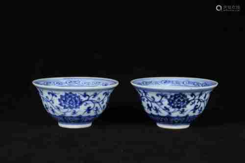 A PAIR OF CHINESE BLUE AND WHITE PORCELAIN CUPS, XUANDE PERIOD