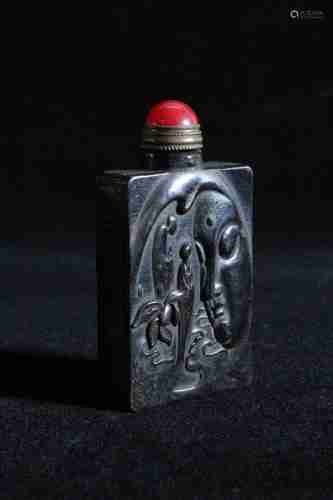 A CHINESE SNUFF BOTTLE, QING DYNASTY