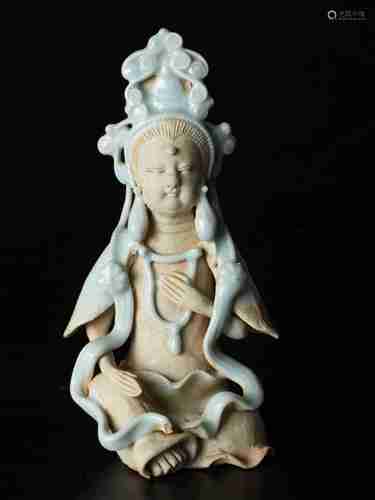 A CHINESE HUTIAN KILN UNGLAZED CERAMIC GUANYIN STATUE, QING DYNASTY