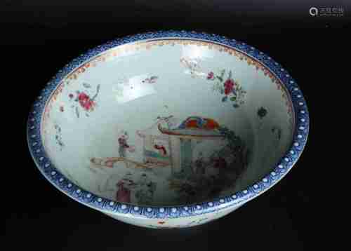 A CHINESE BLUE AND WHITE FAMILLE ROSE PORCELAIN BASIN, QIANLONG PERIOD