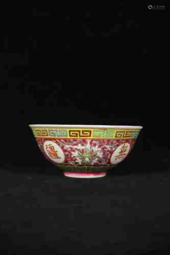 A CHINESE FAMILLE ROSE PORCELAIN BOWL, LATE QING DYNASTY