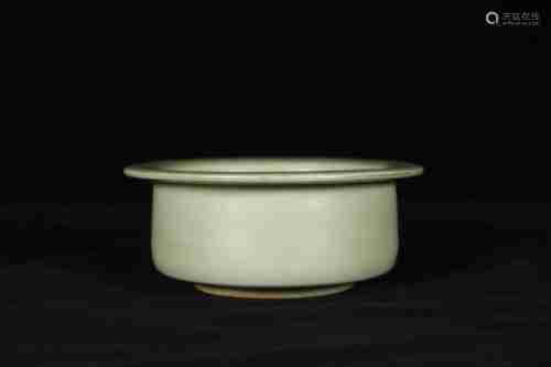 A CHINESE LONGQUAN KILN BRUSH WASHER, SONG DYNASTY