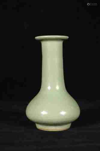 A CHINESE LONGQUAN KILN LONG NECK VASE, SOUTHERN SONG DYNASTY