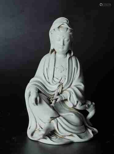 A CHINESE DEHUA KILN GUANYIN STATUE, QING DYNASTY