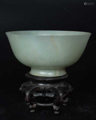 A CHINESE HETIAN JADE BOWL WITH A PEDESTAL, QING DYNASTY