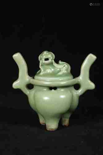 A CHINESE LONGQUAN CELADON GLAZED PORCELAIN CENSER DESIGNED WITH LION