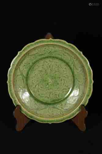 A CHINESE BIG LONGQUAN KILN FOLIATE-RIM PLATE, YUAN DYNASTY