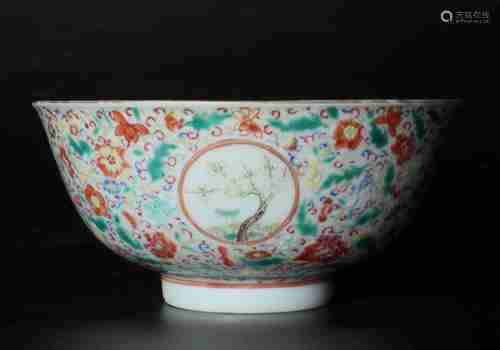 A CHINESE FAMILLE ROSE PORCELAIN BOWL WITH FRAMED DESIGN, REPUBLIC PERIOD