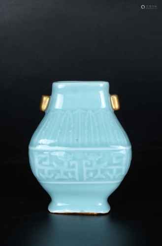 A CHINESE AZURE GLAZED PORCELAIN SQUARE VASE, QING DYNASTY