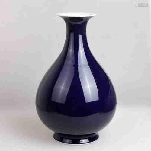 A CHINESE AUBERGINE GLAZED VASE IN THE 19TH CENTURY